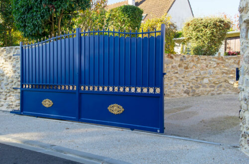 bridenne_fermetures_collection_tradition_aluminium_portail_coulissant_bleu_gentiane_5010
